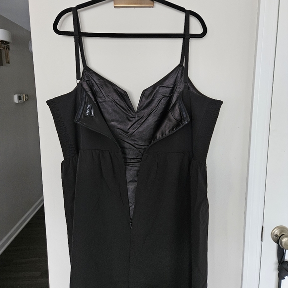 City Chic Black Sassy Flex Fit Tulip V Dress NWOT Size Large/20 - Picture 13 of 13